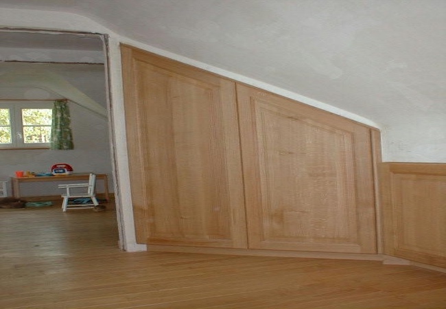 Armoire sous pente façade en chêne massif