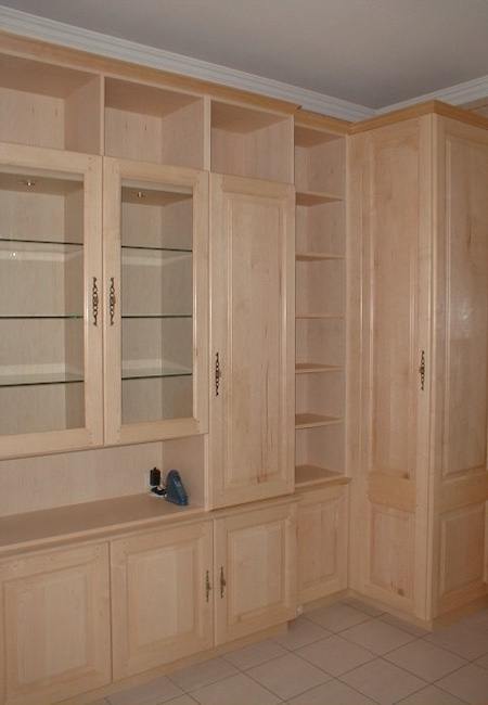 Armoire vitrine façade en érable massif